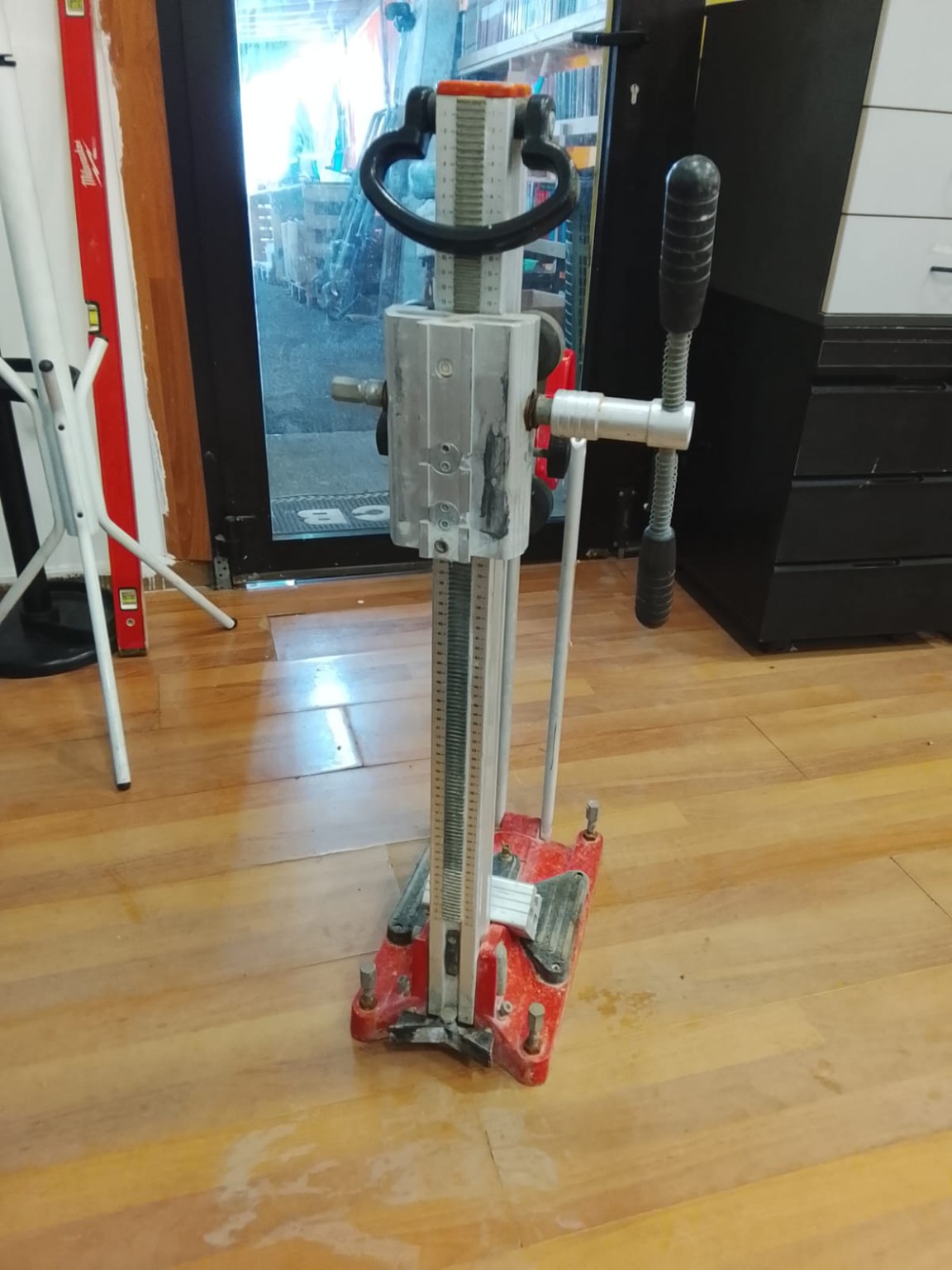 stativocolonna-per-carotatrice-professionale-supporto-per-carotaggio